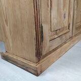 Bistro corner bookcase