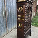 Breton bonnet cupboard in solid oak with 1 door and 1 drawer.