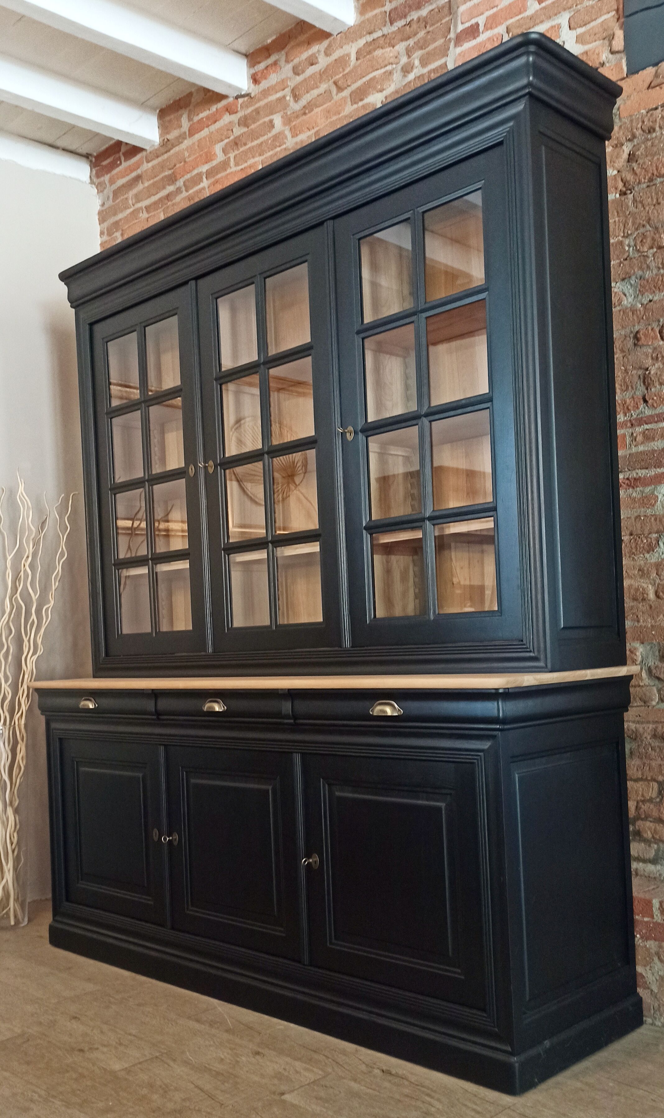 Black and wood bookcase
