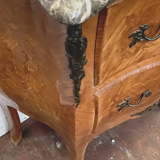 Commode galbée de style Louis XV en marqueterie XX siècle
