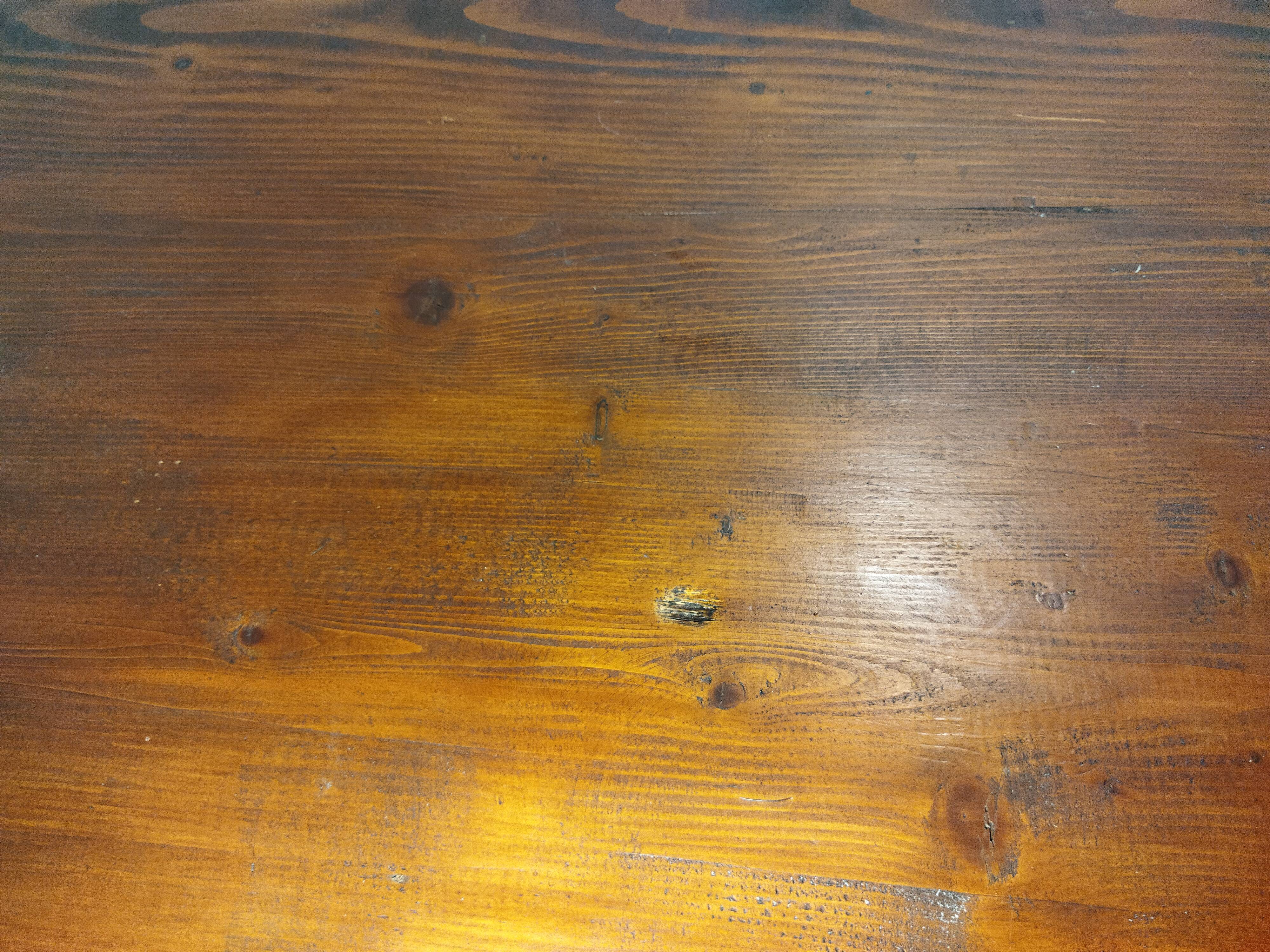 Desk feet spindles
