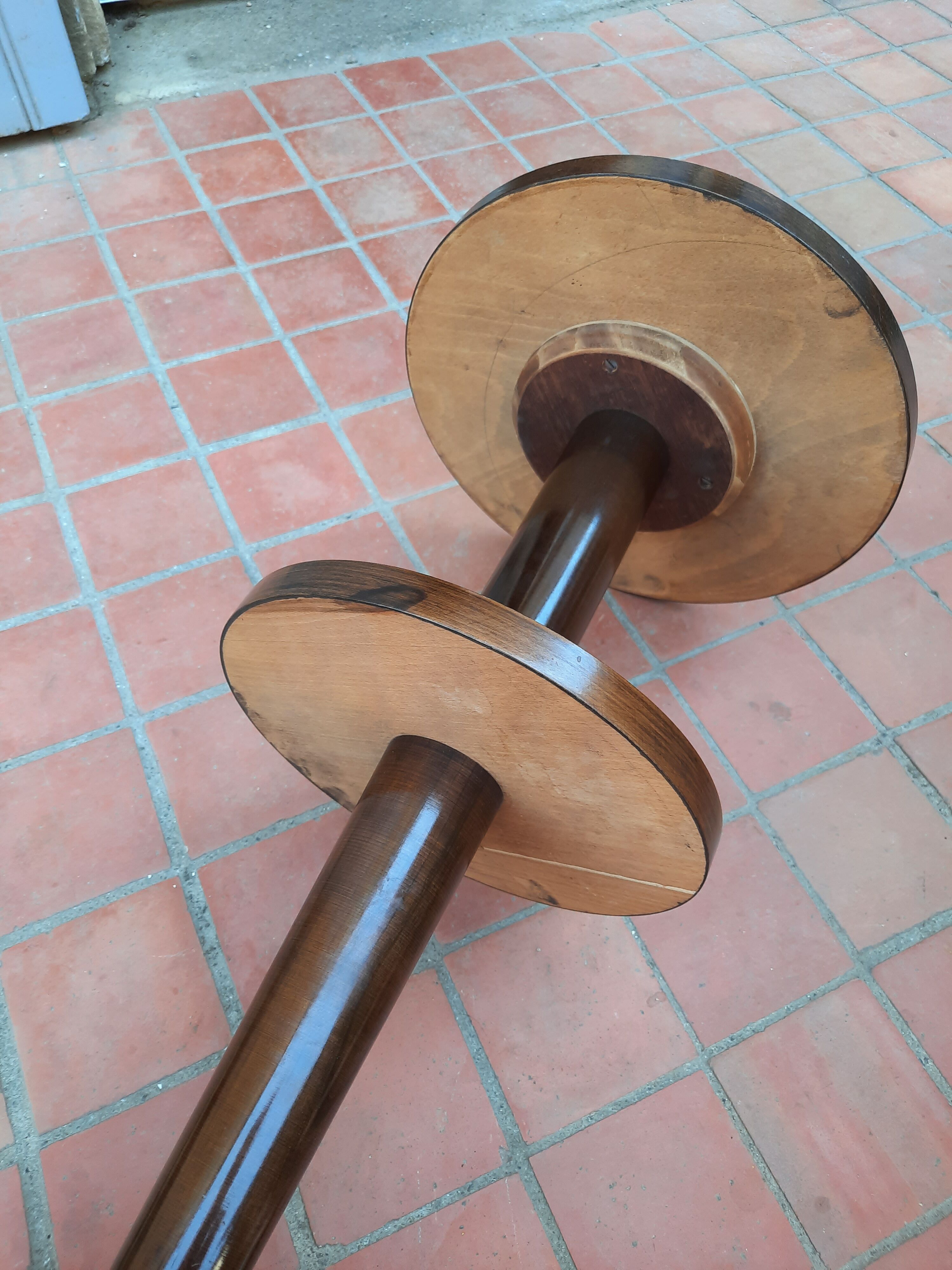 Art Deco-style sellette