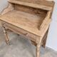 Bureau / coiffeuse ancienne en bois brut avec étagère
