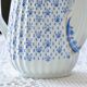Grande cafetière Oscar Shaller de 1909 en porcelaine Fleur de Lys