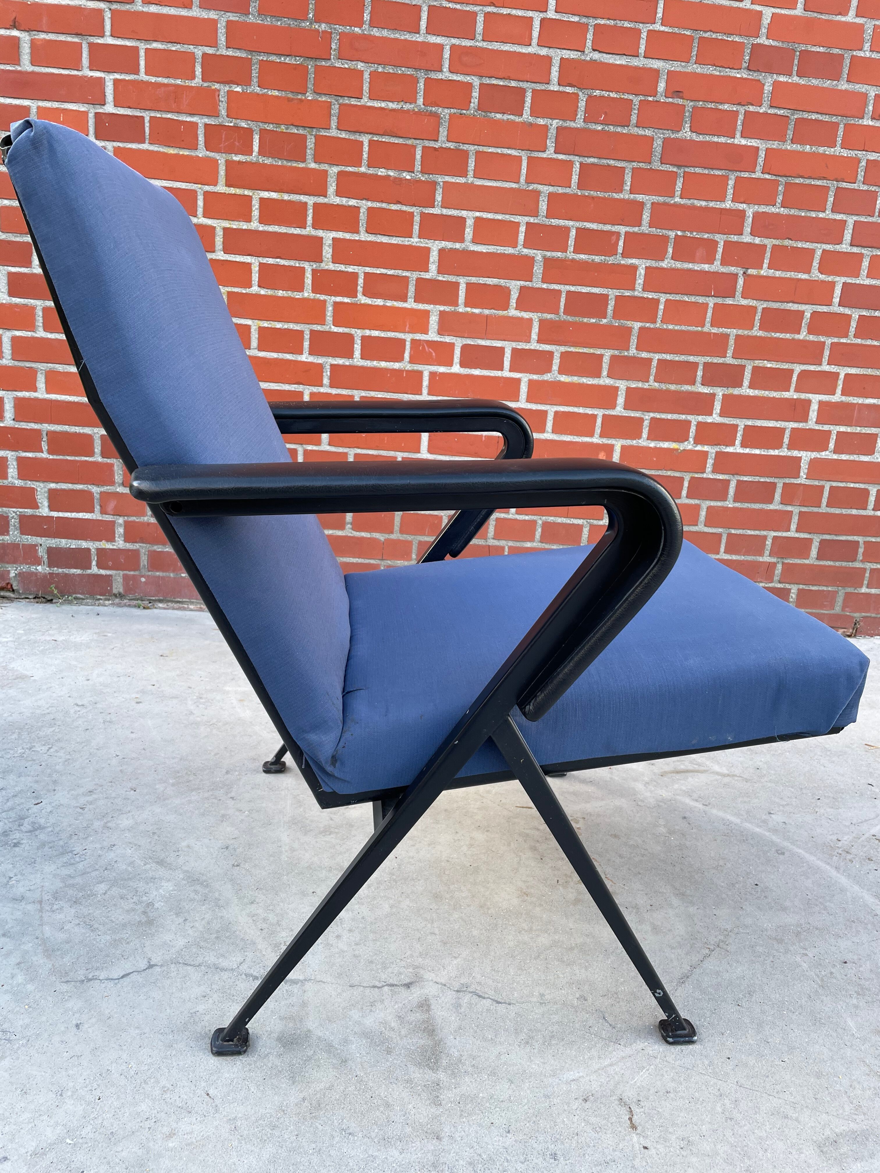 set of 2 Repose armchairs by Friso Kramer for Ahrend de Cirkel