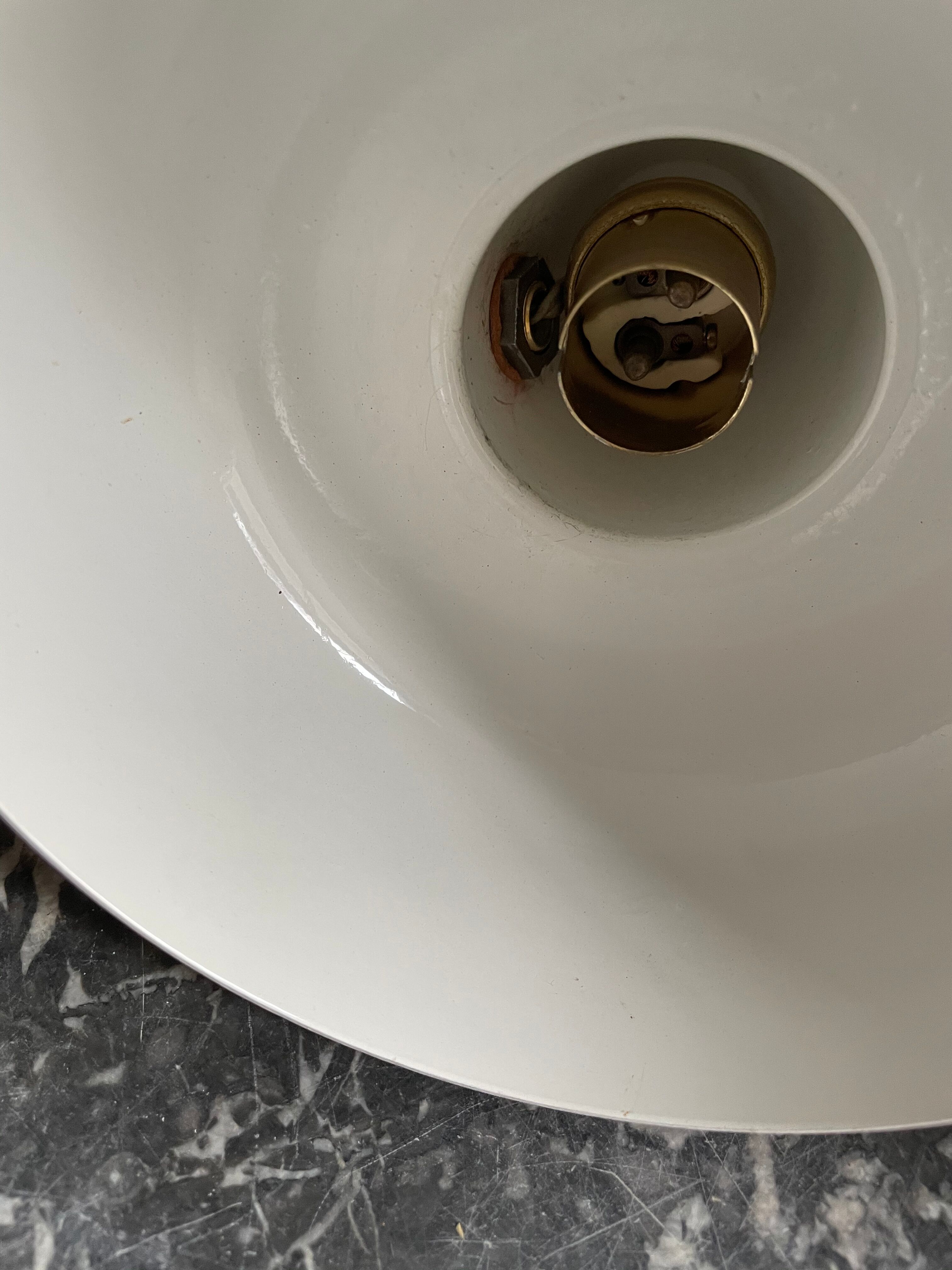 Lampe métal laquée rouge et doré 60’S