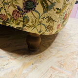 Flowered canapé in chic Grandmother style