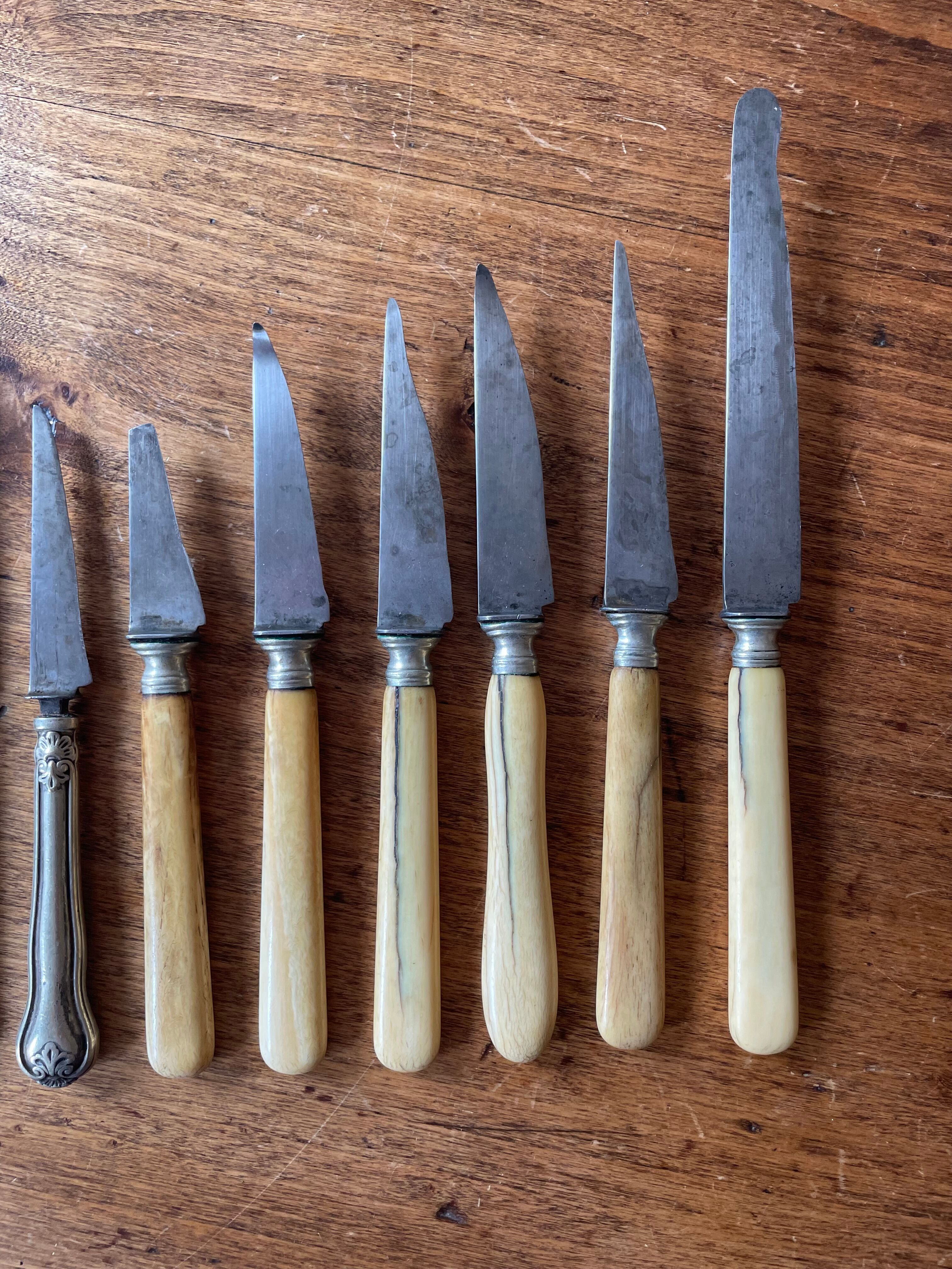 16 antique knives, horn handles