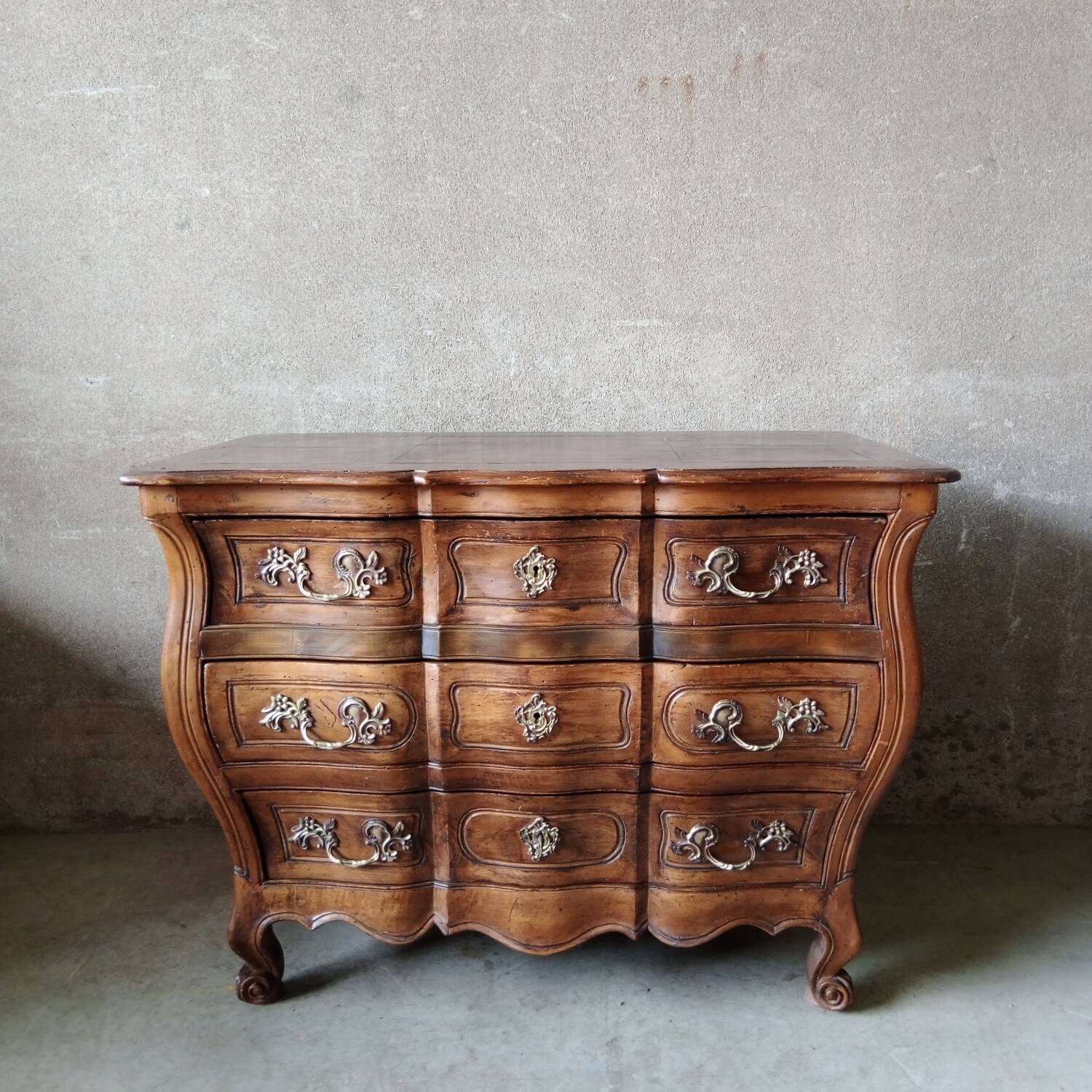 Commode tombeau bordelaise Louis XV