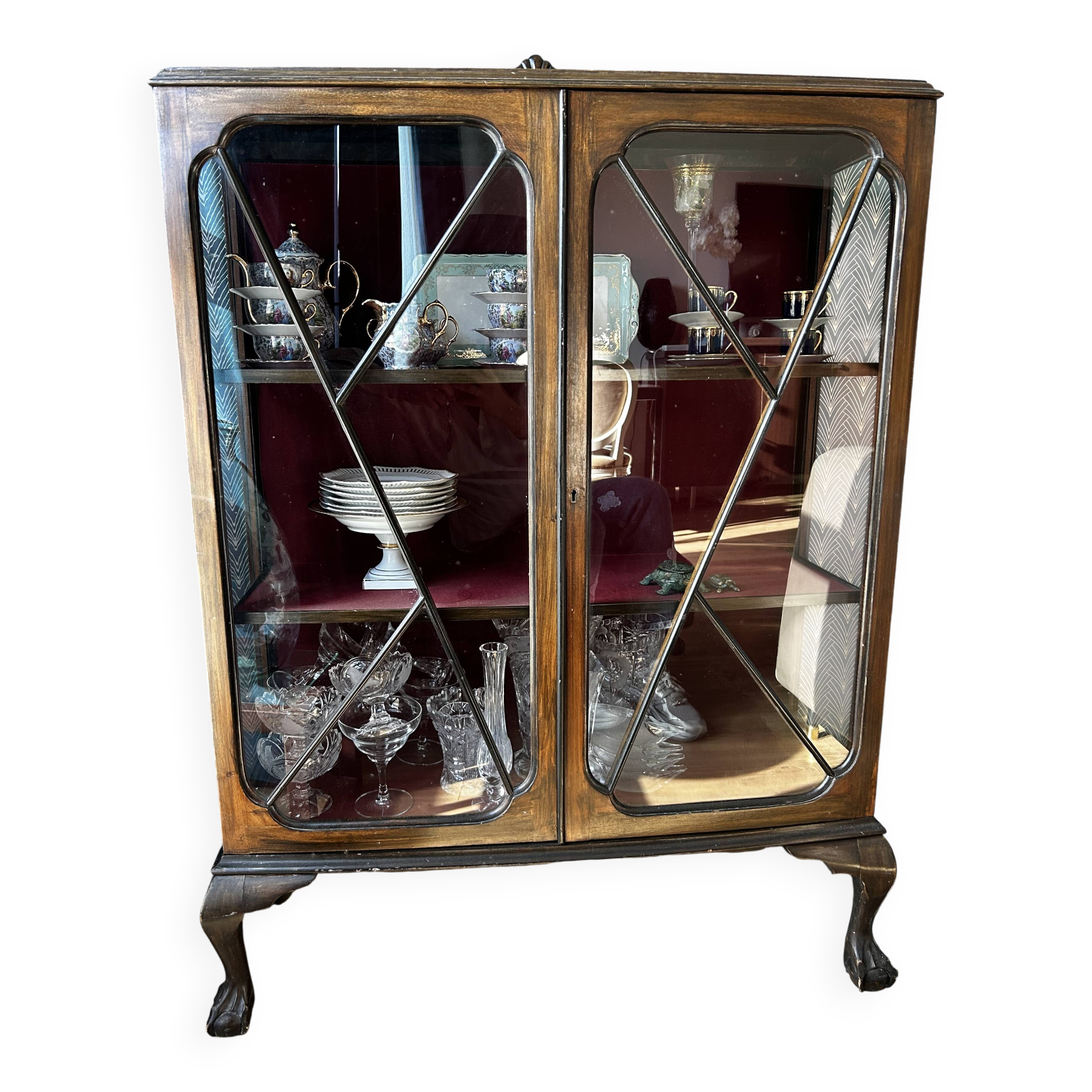 English style display case 1900