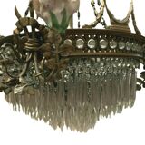 Lustre de style Louis XVI en bronze et pendeloques de cristal XIX Siècle