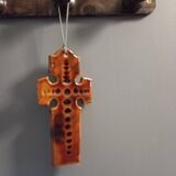 Honey-colored glazed ceramic cross, vintage 1970