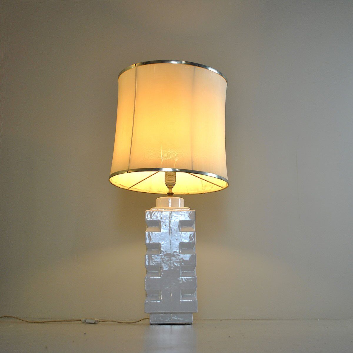 White ceramic table lamp, 1960s