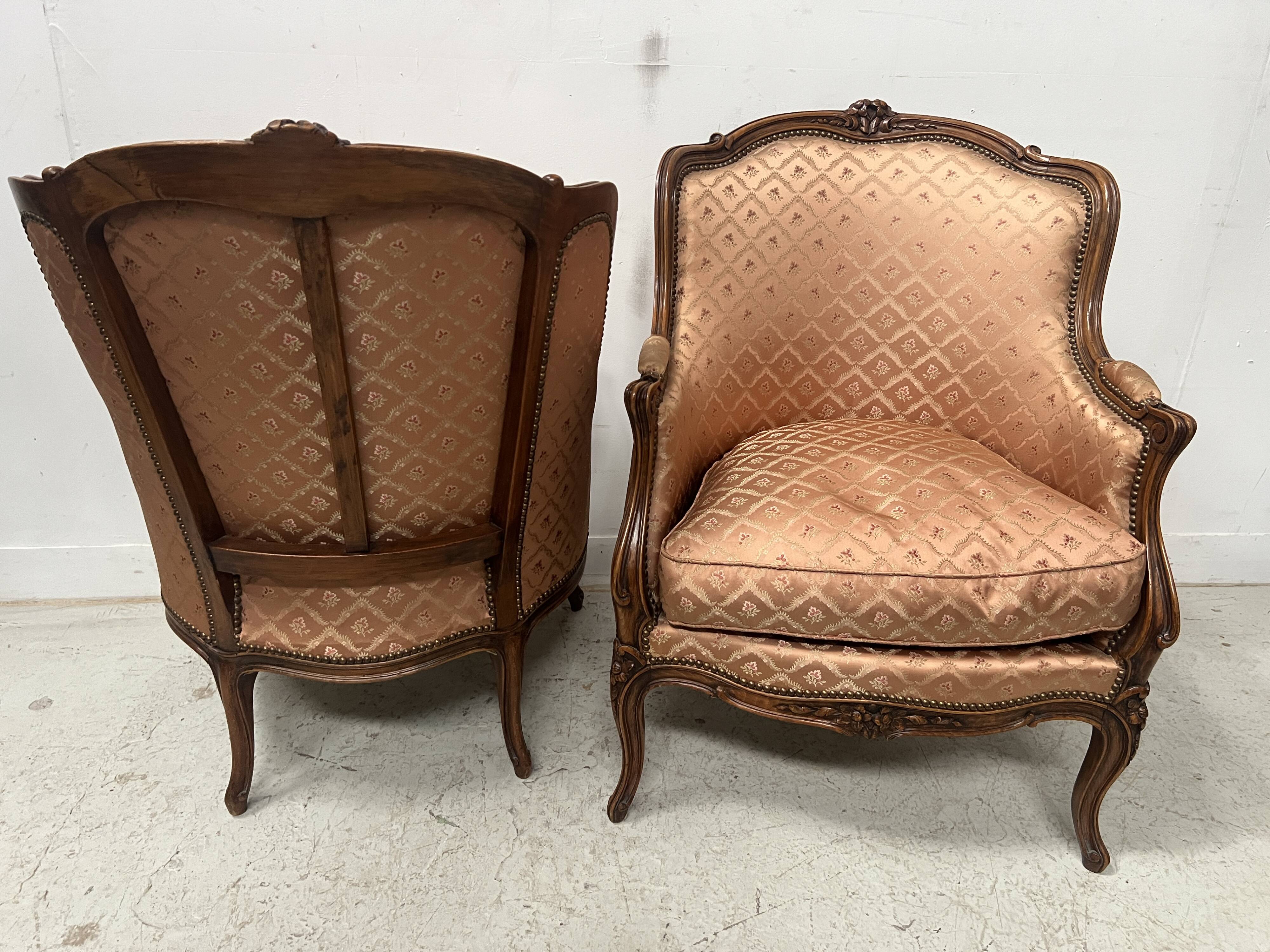 Paire de bergères de style Louis XV en bois narurel XX siècle