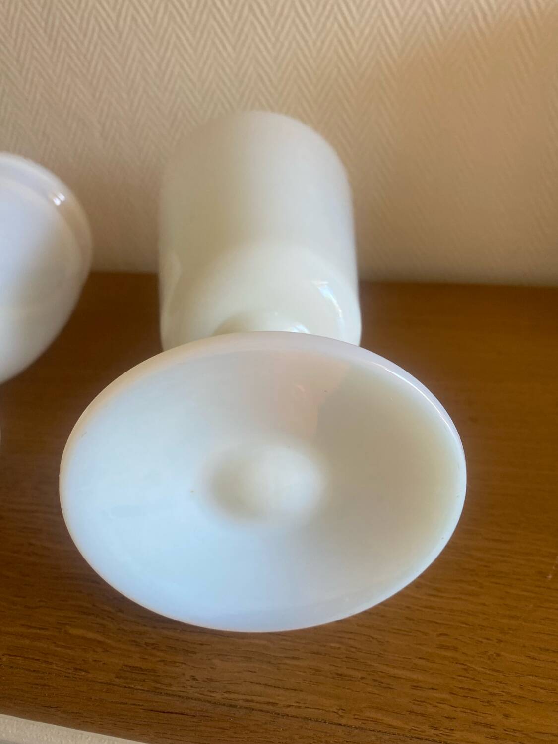 Vase et bonbonnière vintage en opaline blanche