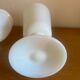 Vase et bonbonnière vintage en opaline blanche