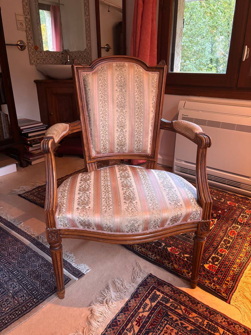 Fauteuil style Louis XVI