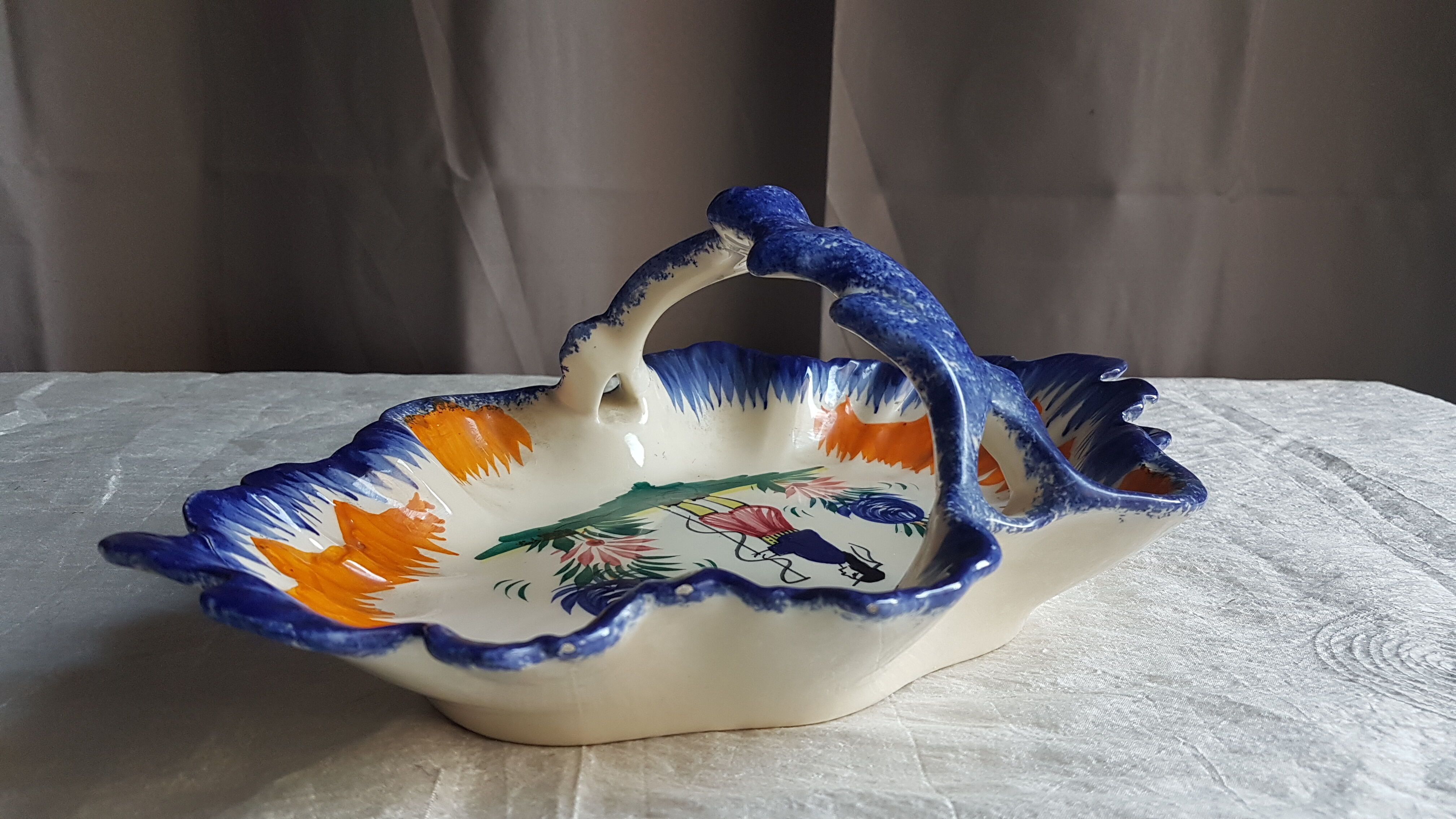 Vintage servant in Quimper faience