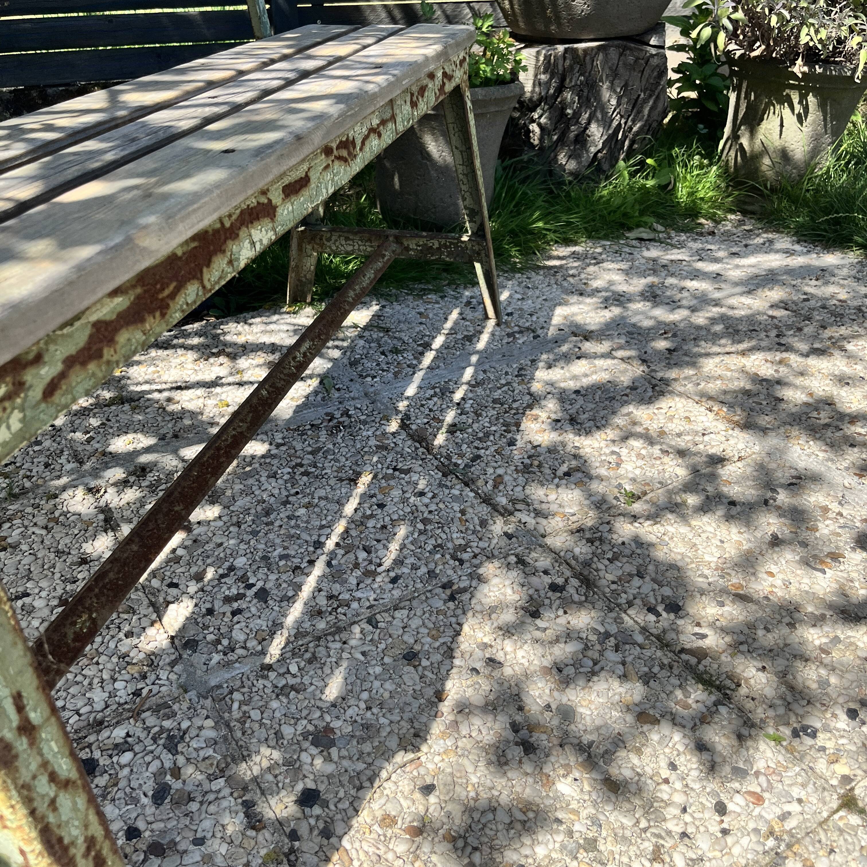 Garden bench in iron and wood and these 2 wooden stools