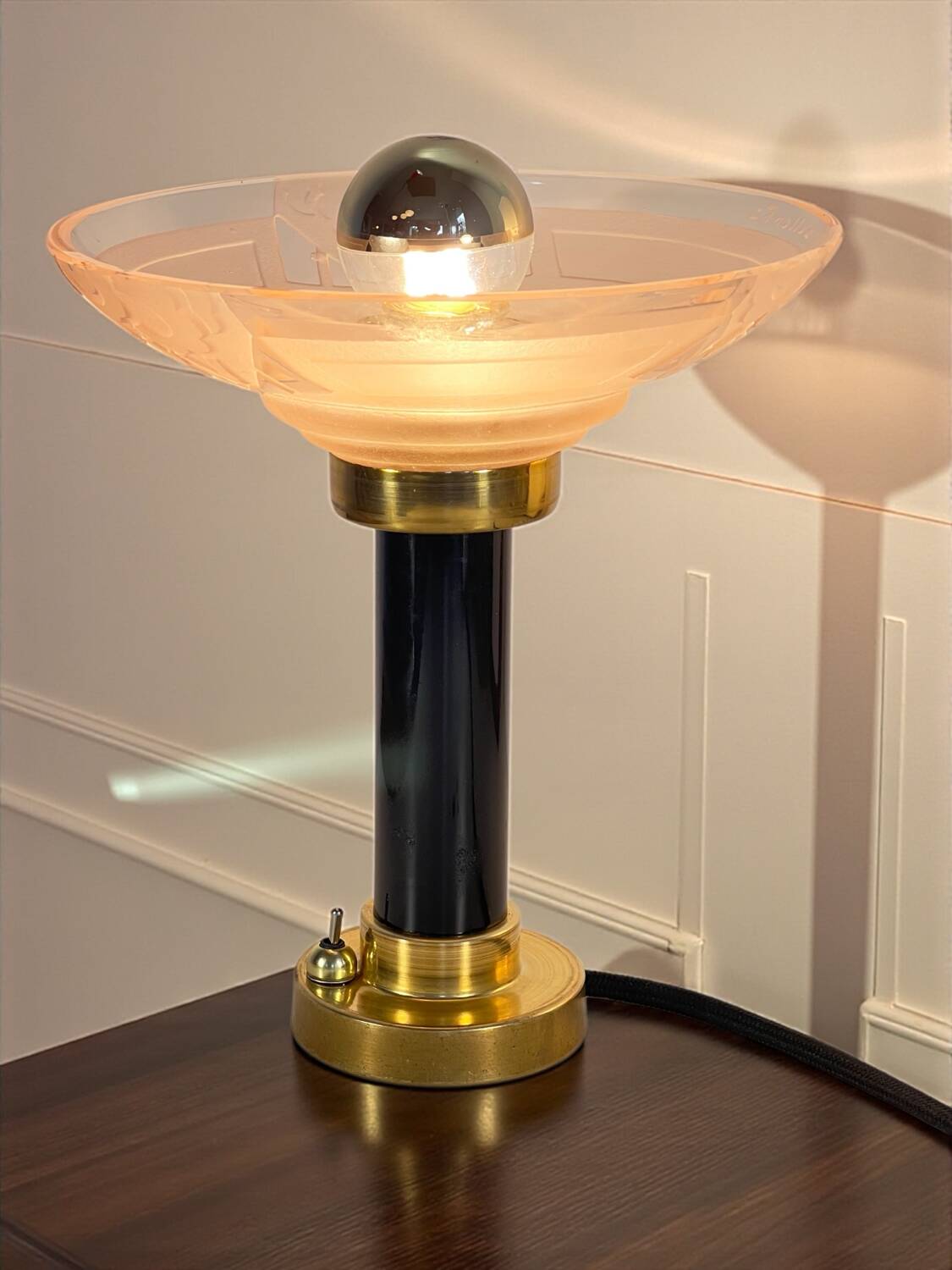 Pair of Art Deco bedside lamps, glass signed by Muller