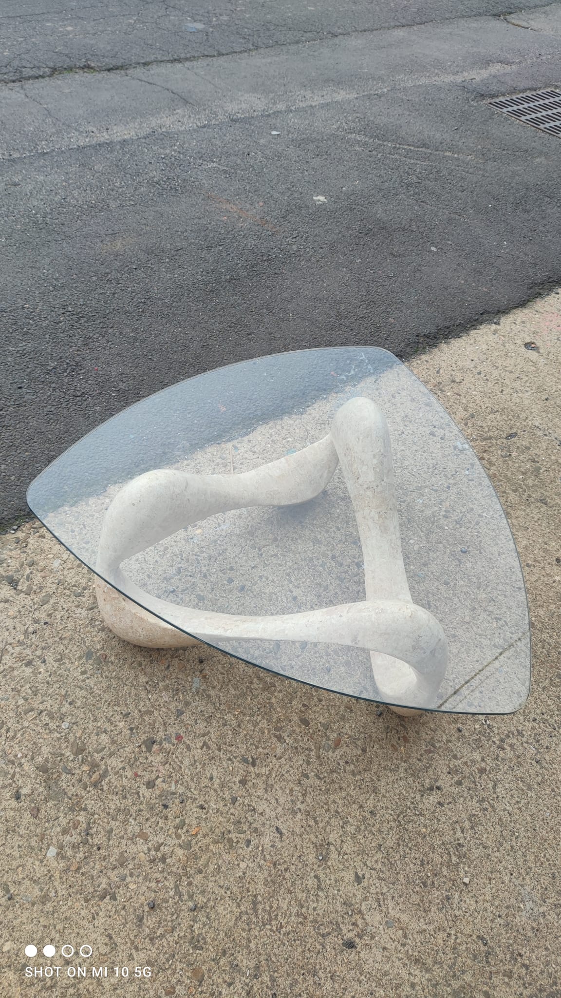 Table basse en travertin forme libre vers 1980