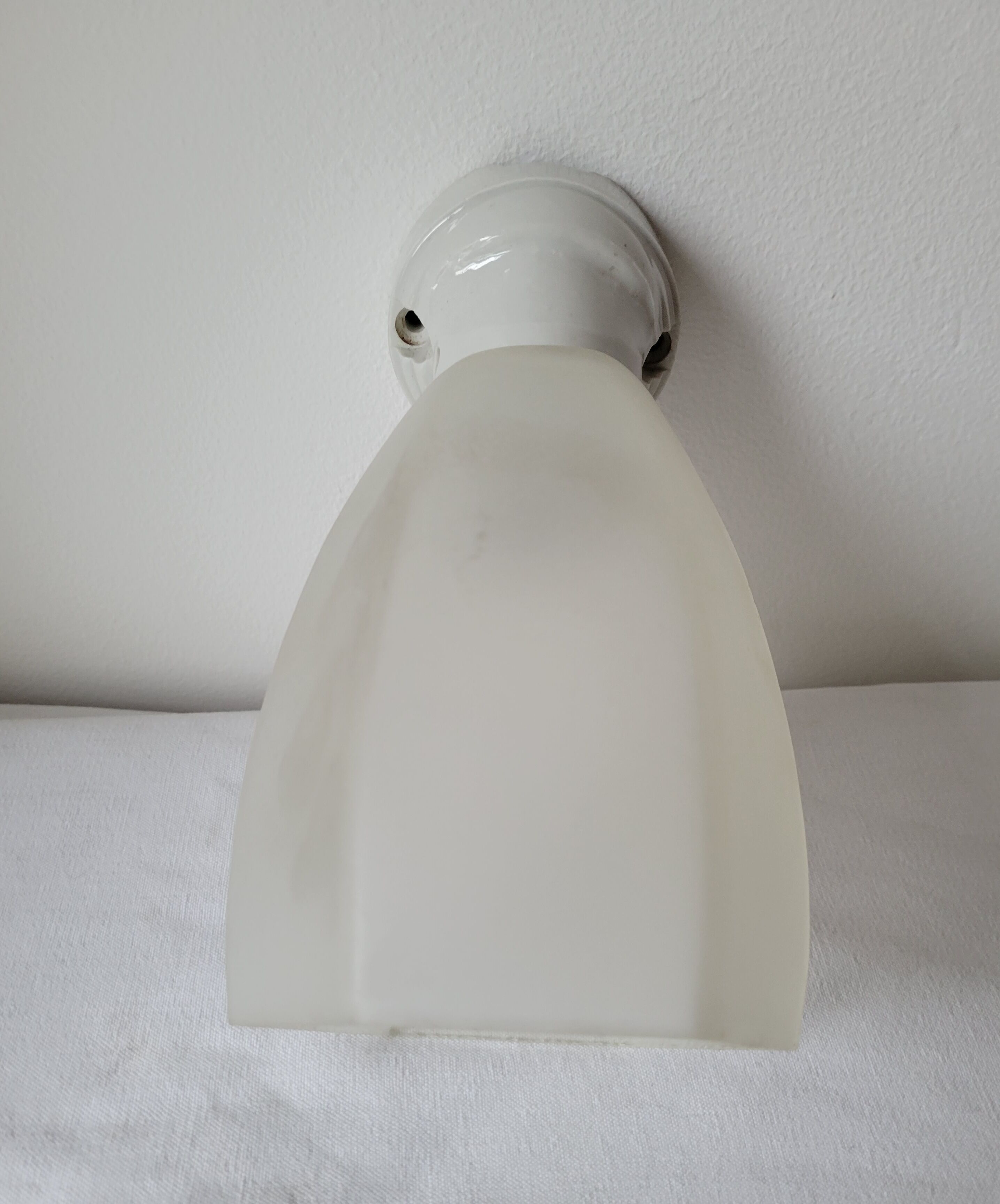 Art deco wall lamp in porcelain and glass
