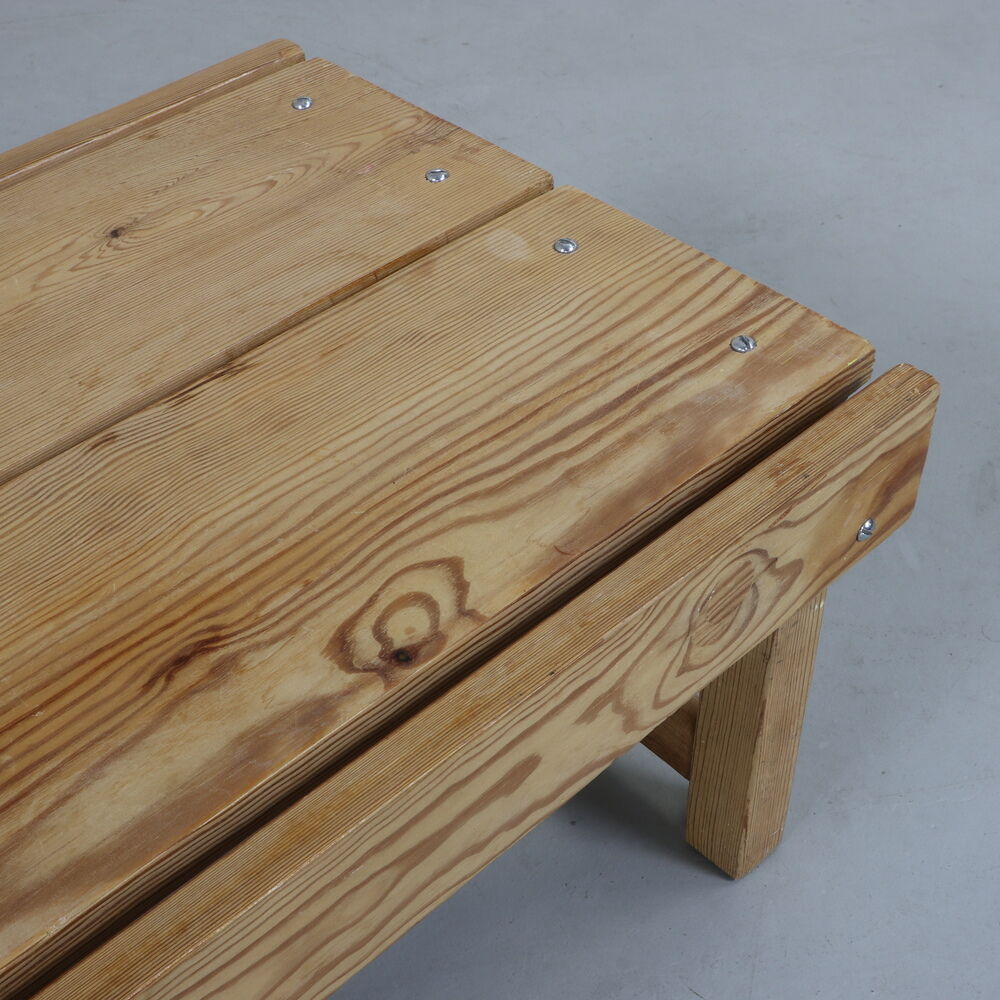 Slatted low bench pinewood