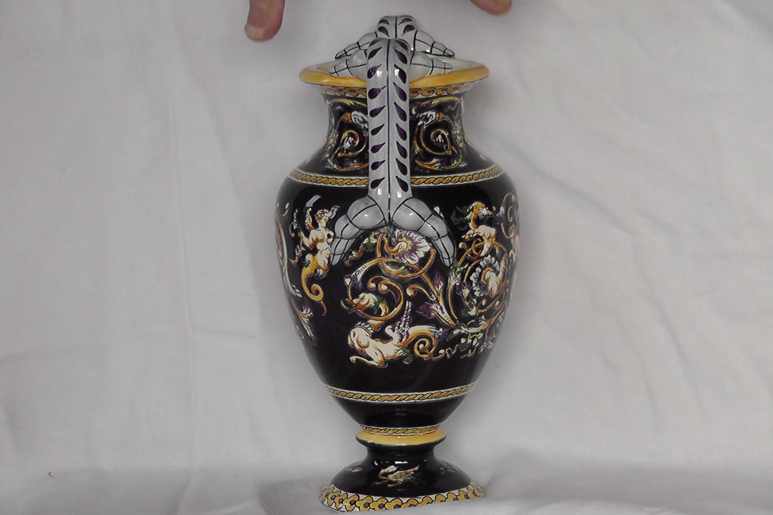 Vase à anses en faïence de Gien