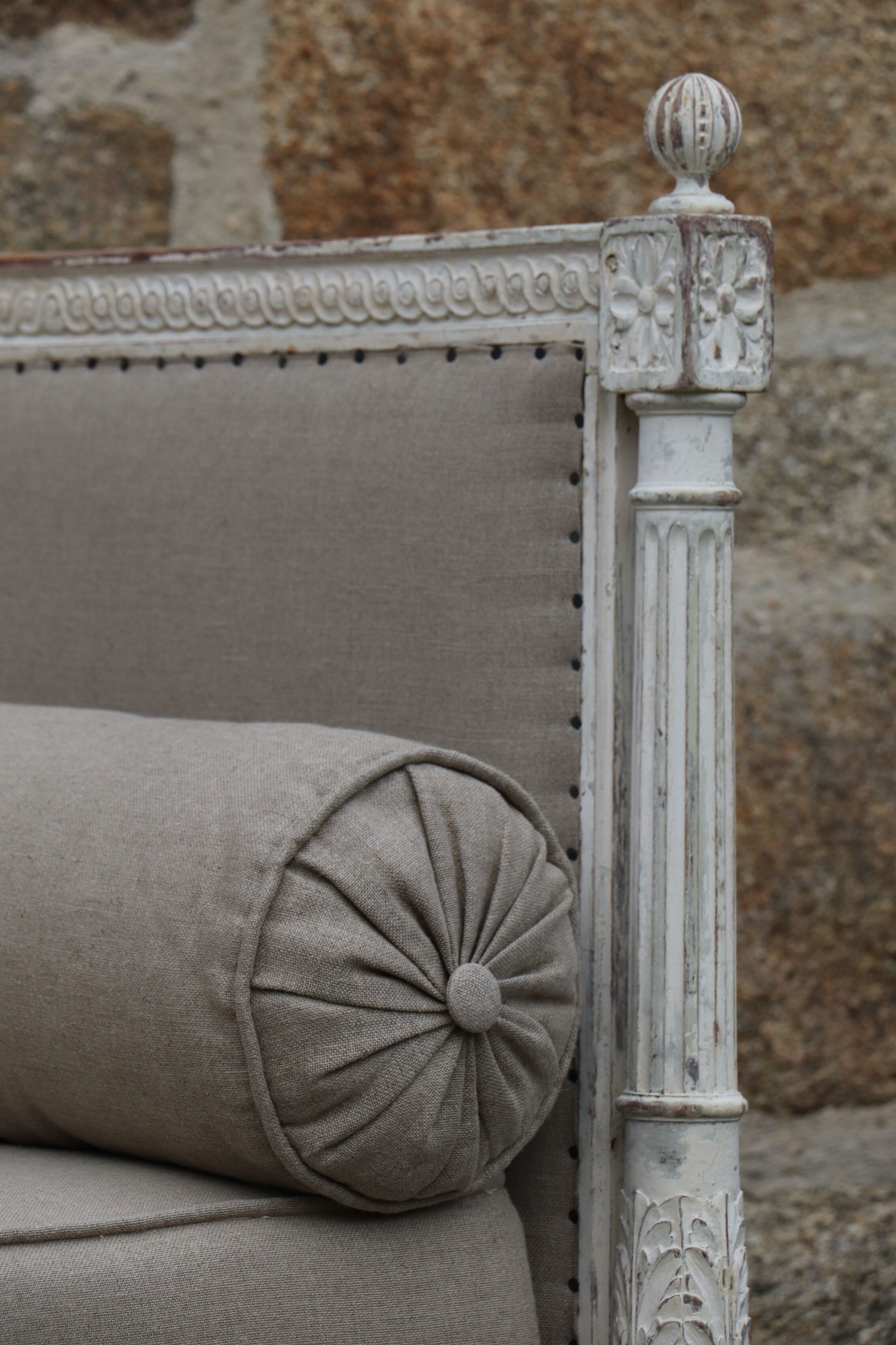 Daybed - Louis XVI style bench, reupholstered in linen