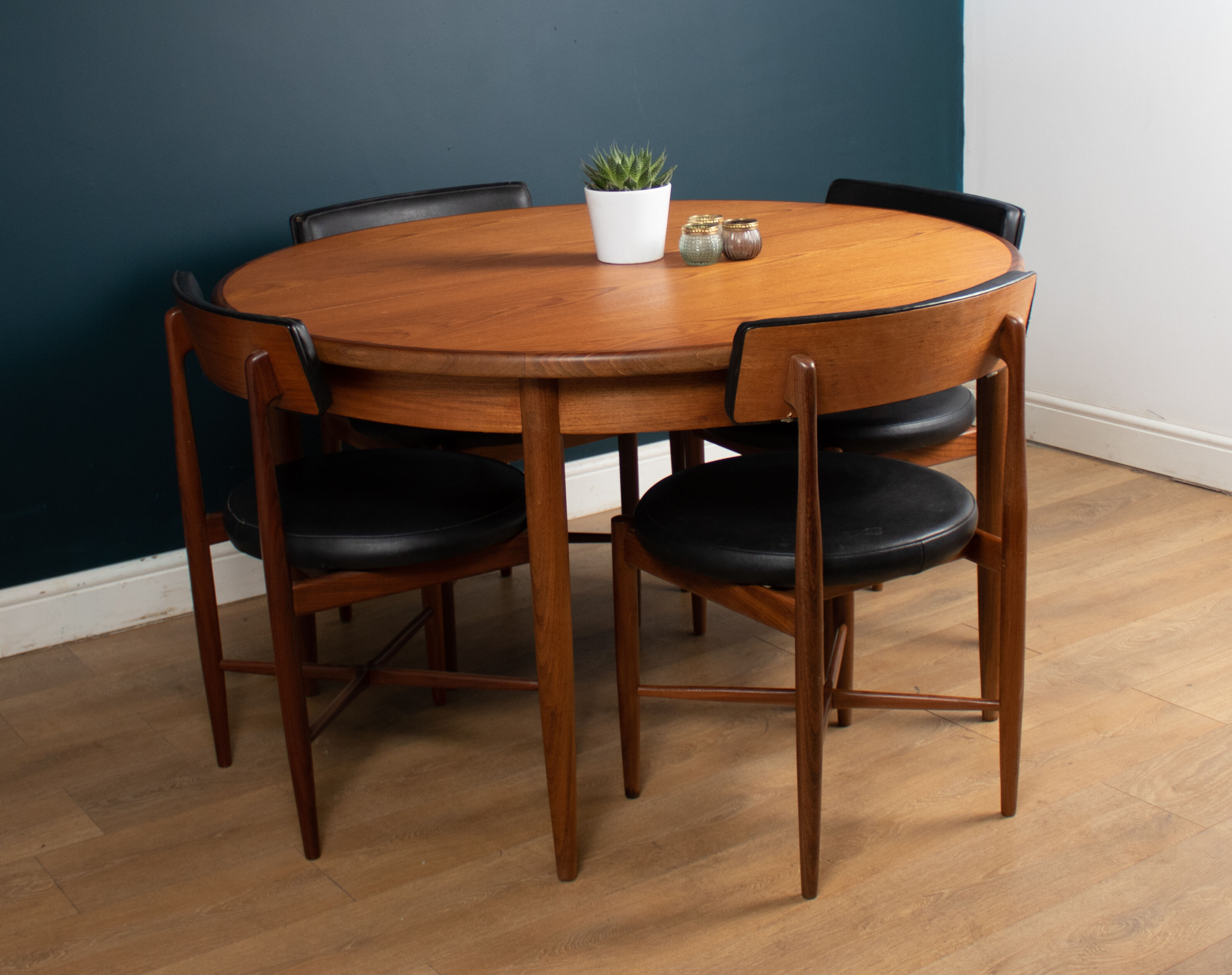 Table à manger et 4 quatre chaises GPlan Fresco par Victor Wilkins
