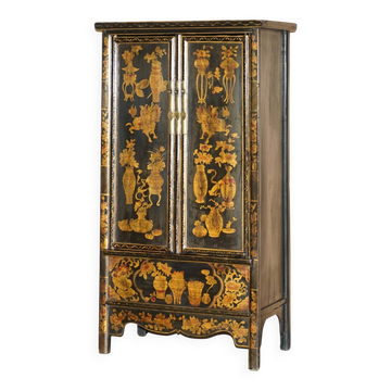 Armoire de mariage chinoise laquée peinte circa 1920