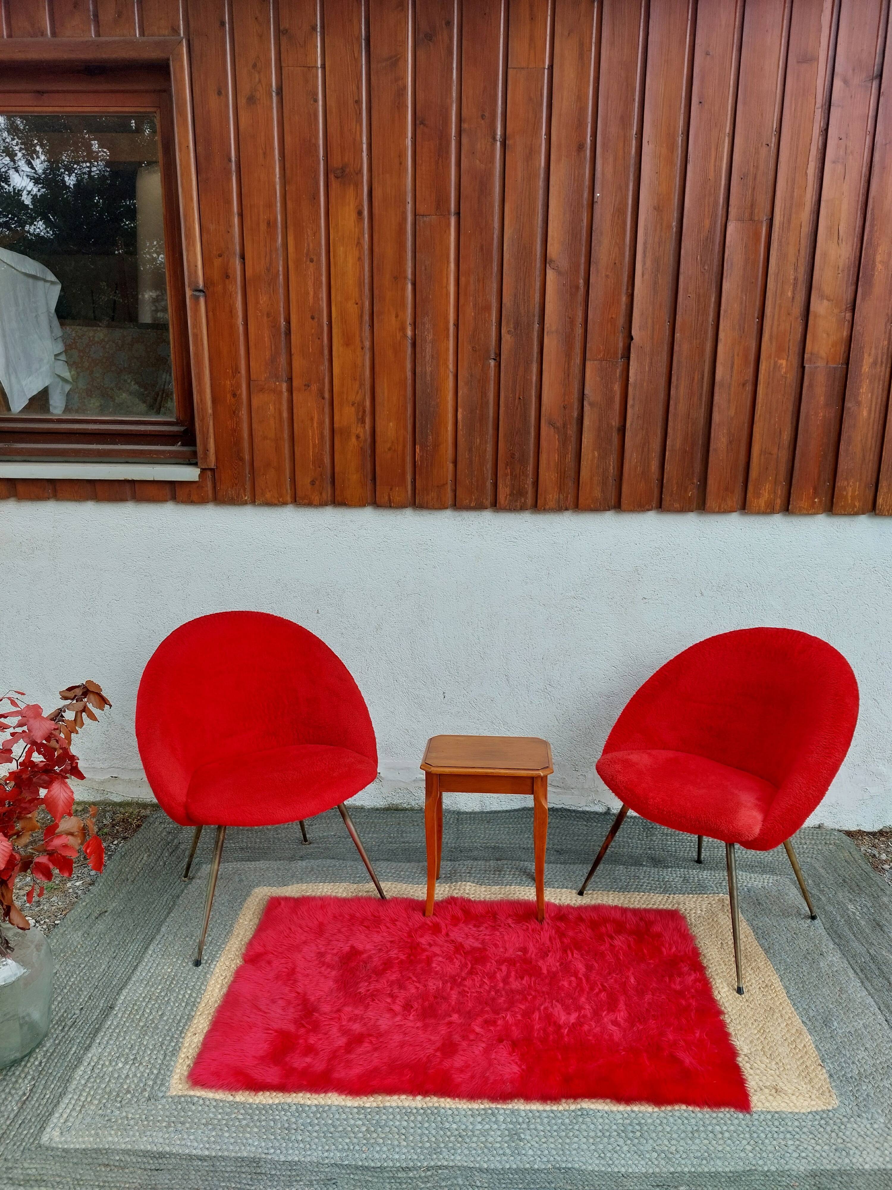 pair of vintage armchairs (red fur)