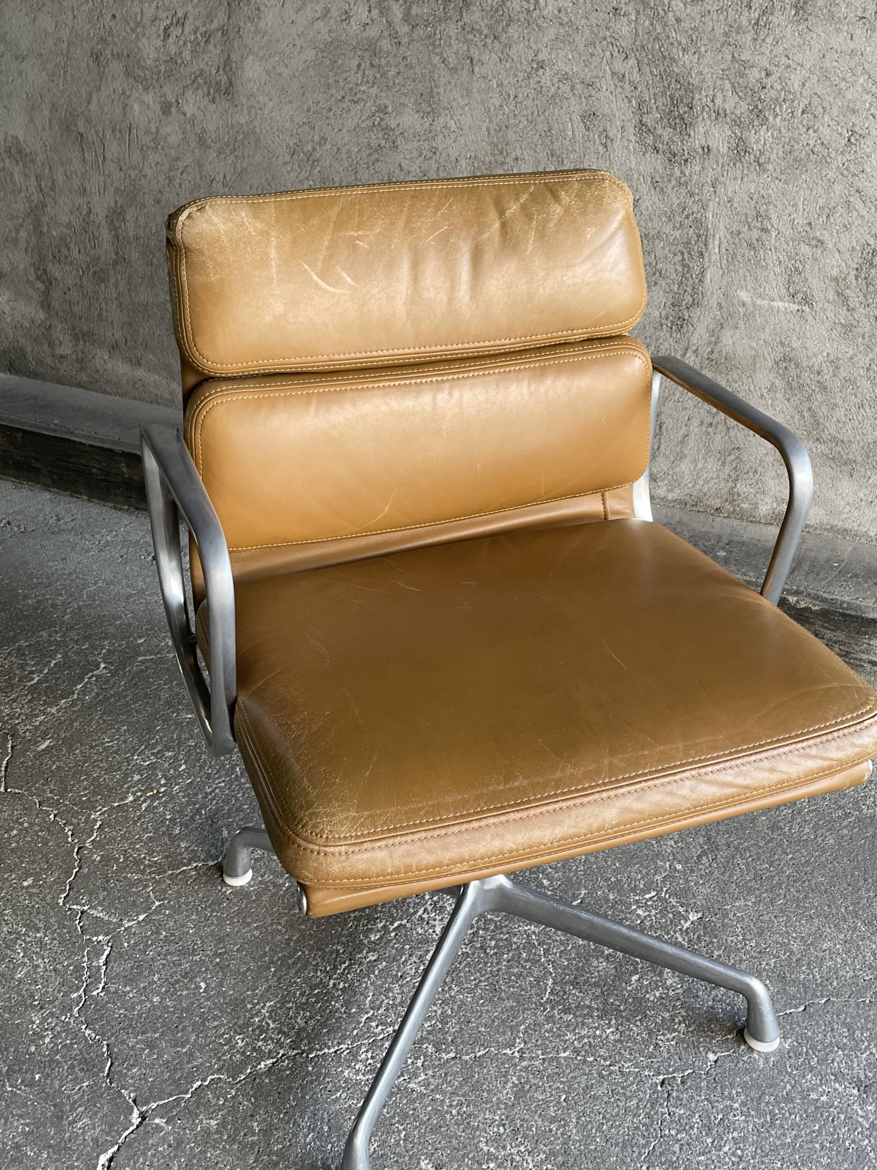 EA 208 camel leather armchair by Charles Eames for Herman miller