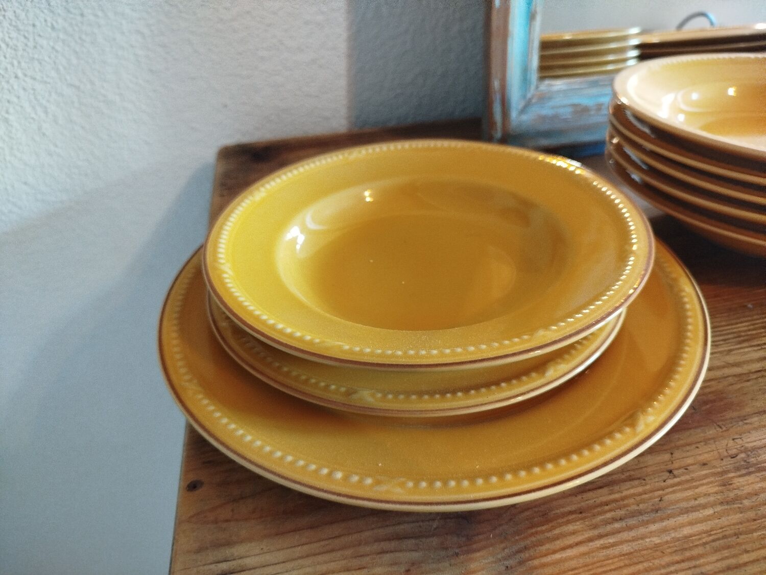 Vintage yellow service