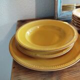 Vintage yellow service