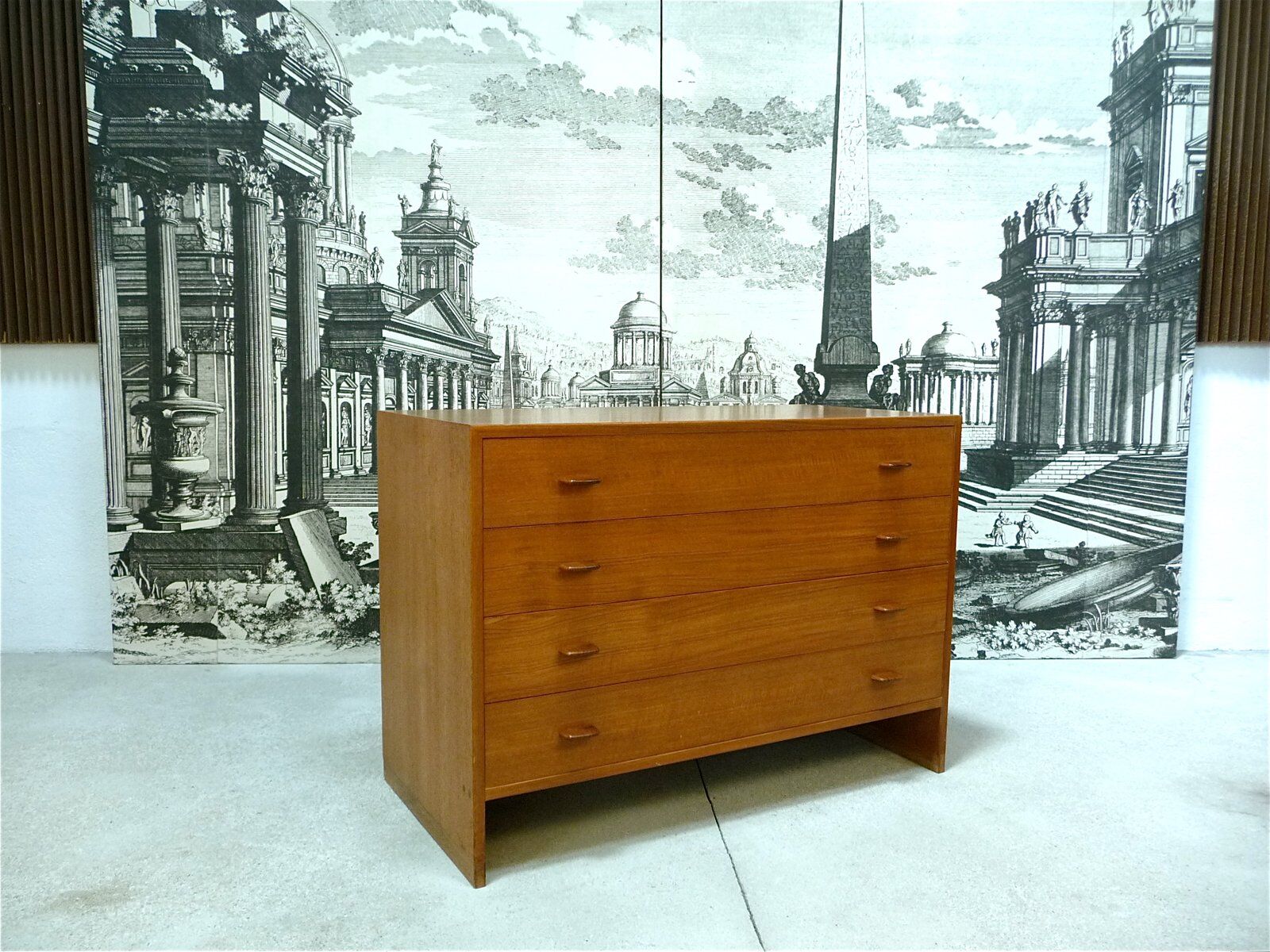 Commode en teck RY16 par Hans J. Wegner pour Ry Møbler, Danemark