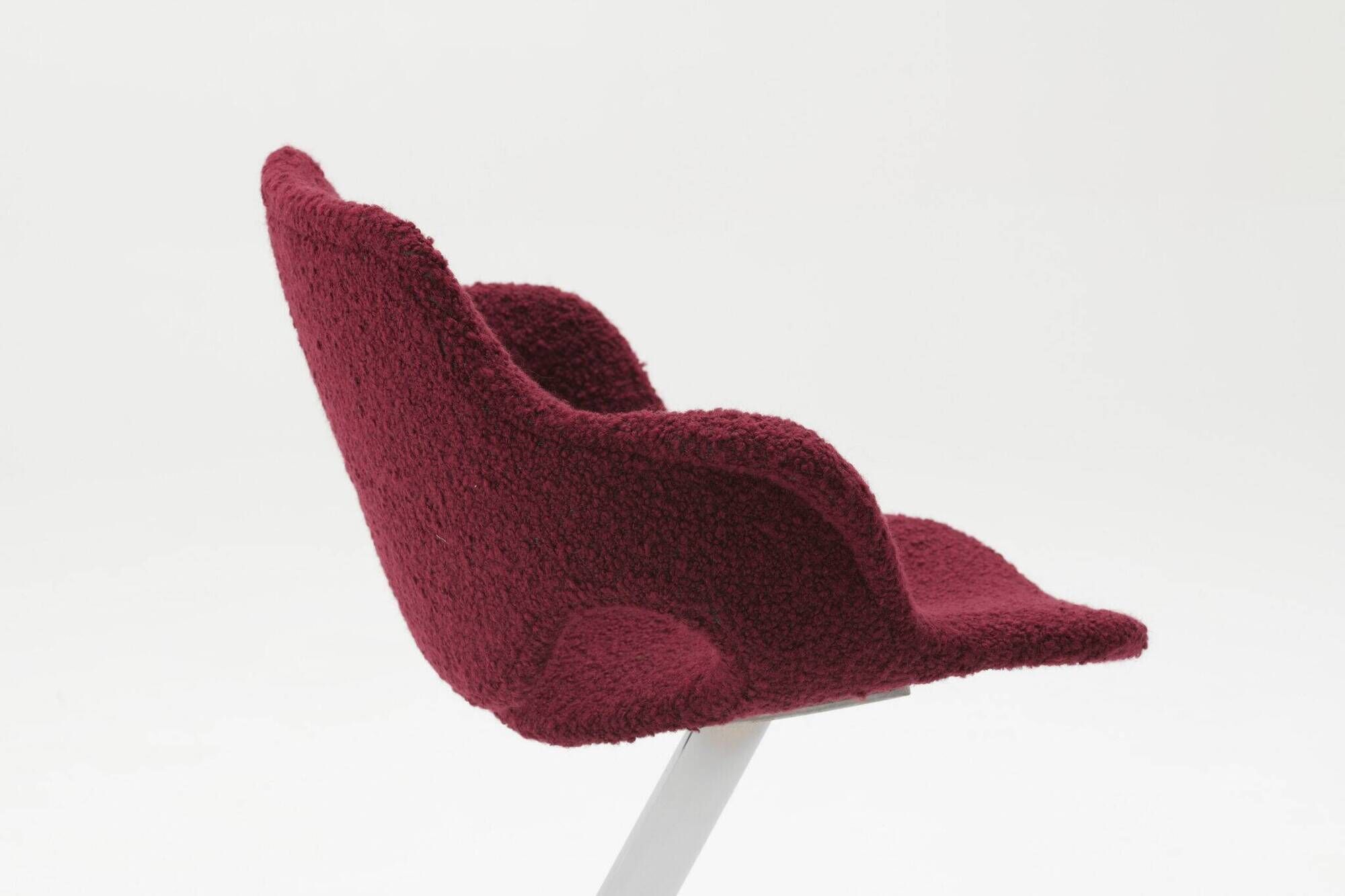 Ensemble de salle à manger sculptural "Scimitar" en bouclé bordeaux - Boris Tabacoff