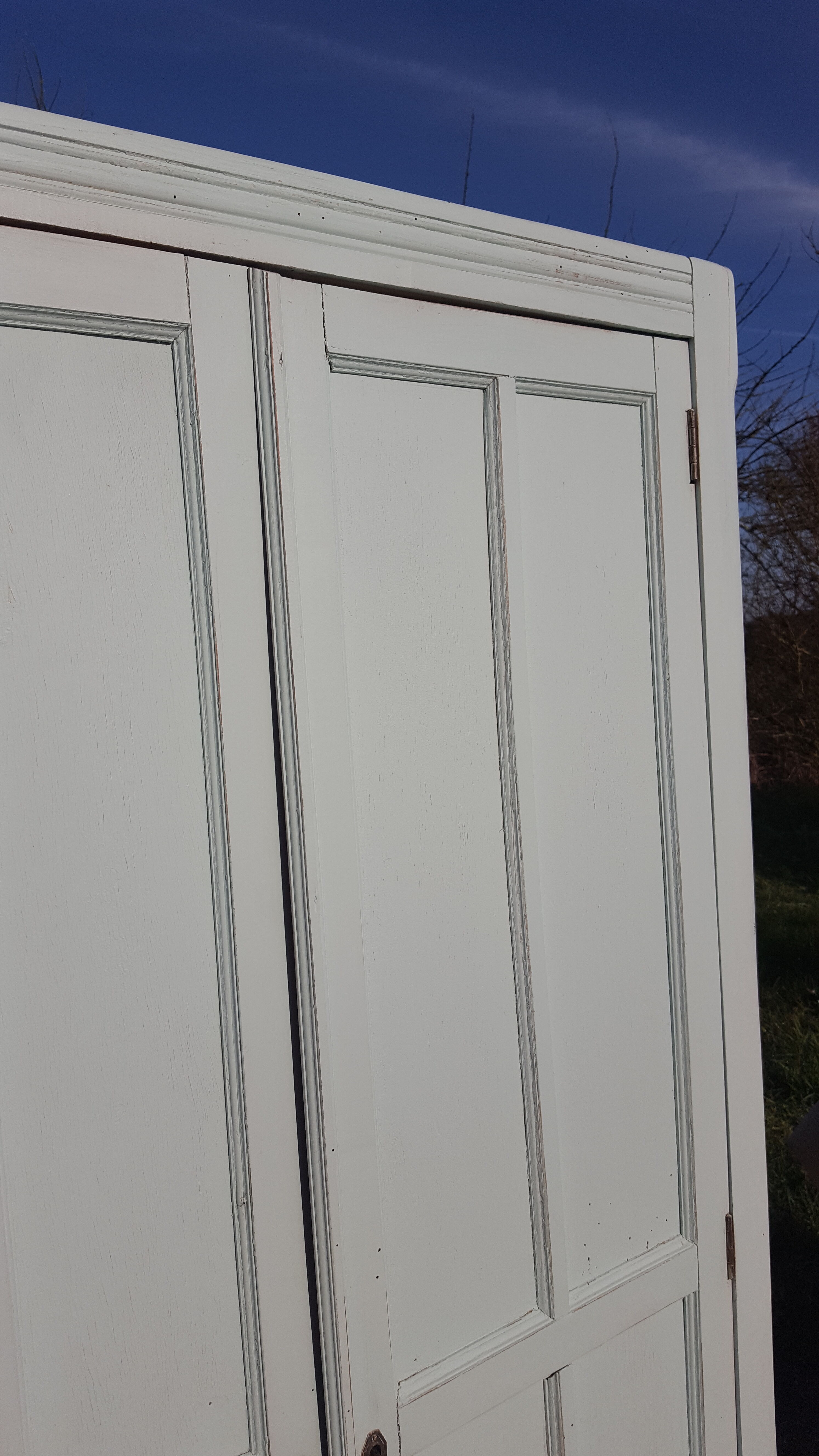 Parisian wardrobe patina blue sky