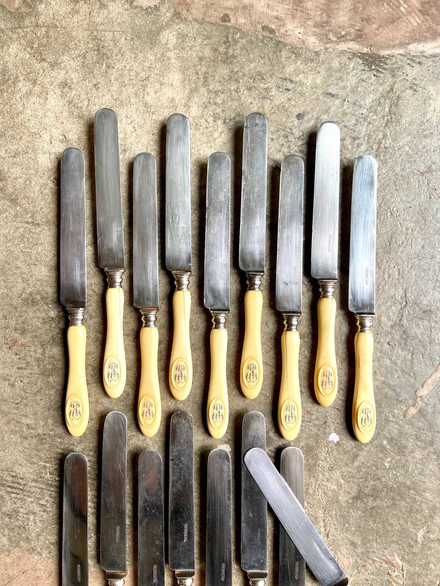 17 knives in steel, silver and monogrammed bone JE, late nineteenth century