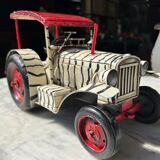 Tracteur zébré ancien en métal