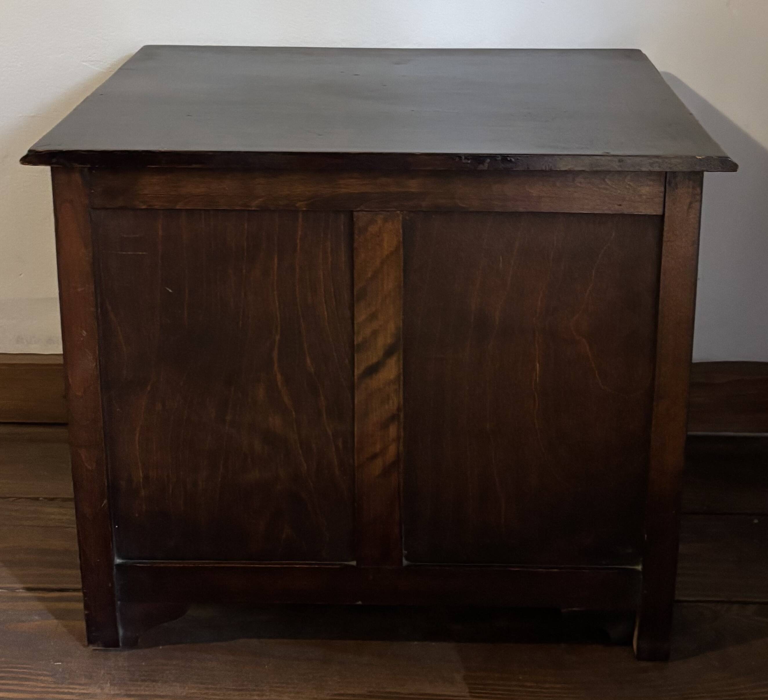 Petite commode ancienne en hêtre 3 tiroirs France Fin XIXe/début XXe
