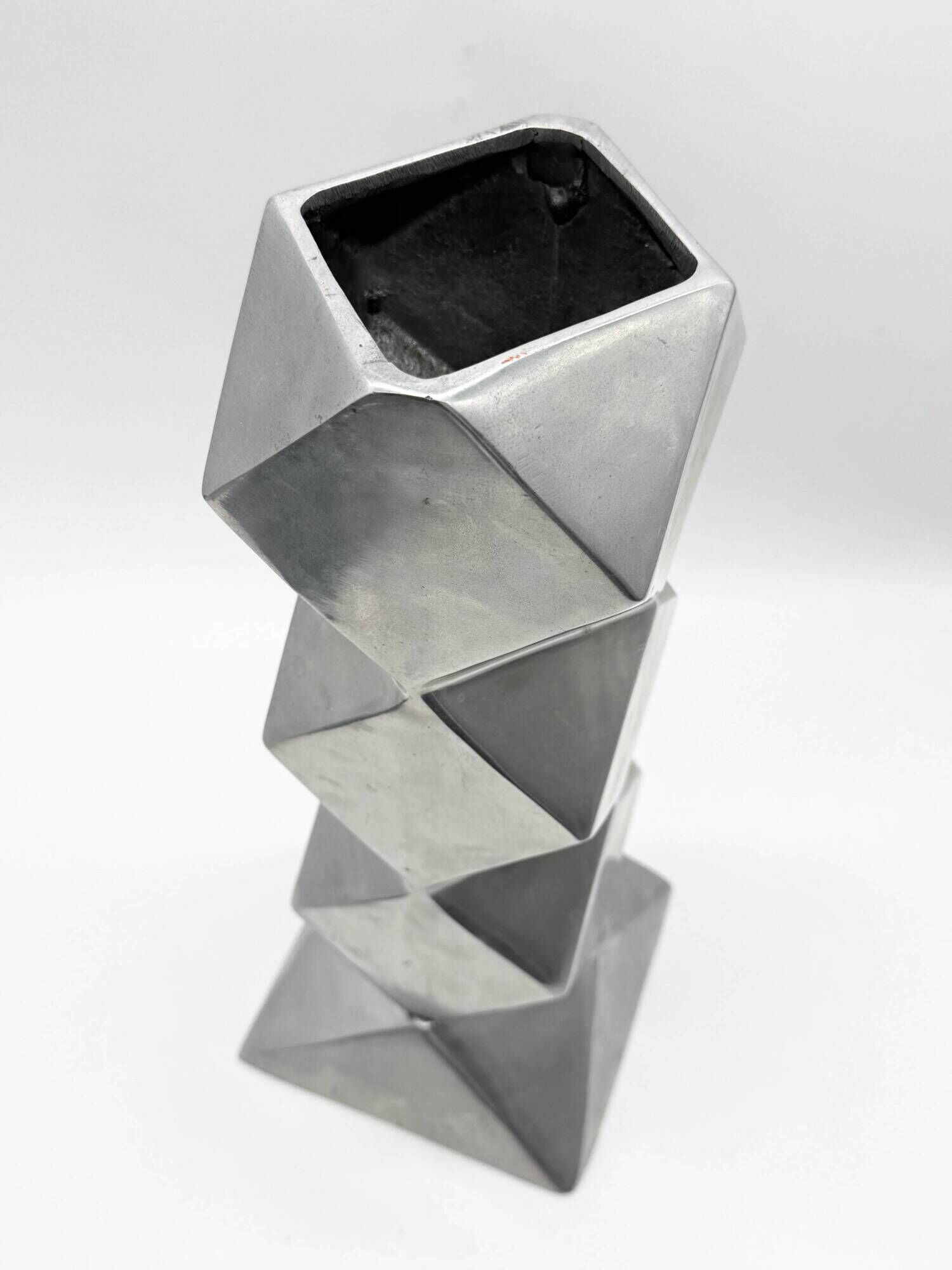 Vase sculptural en fonte d’aluminium, 1970