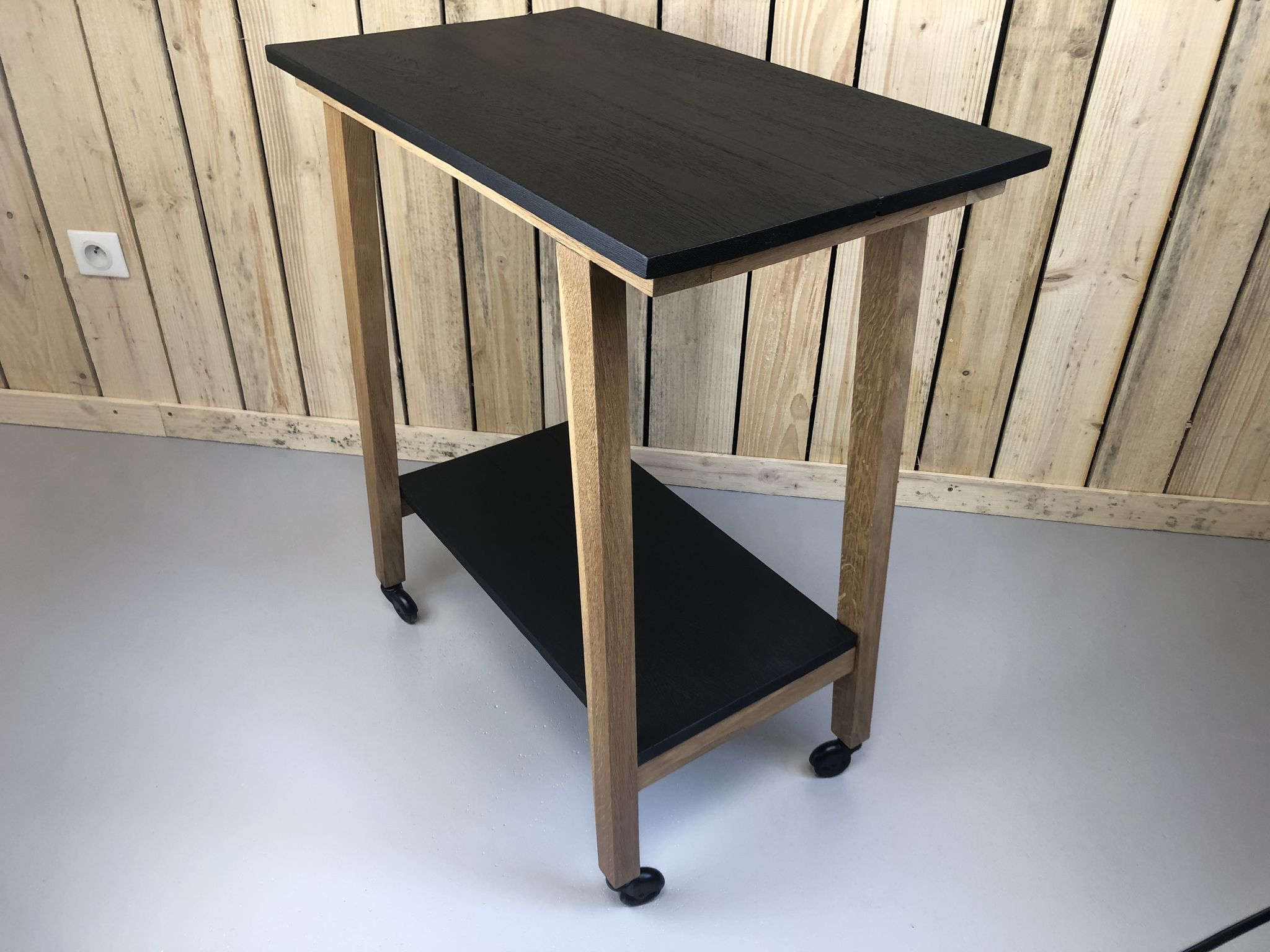 Service with oak wheels