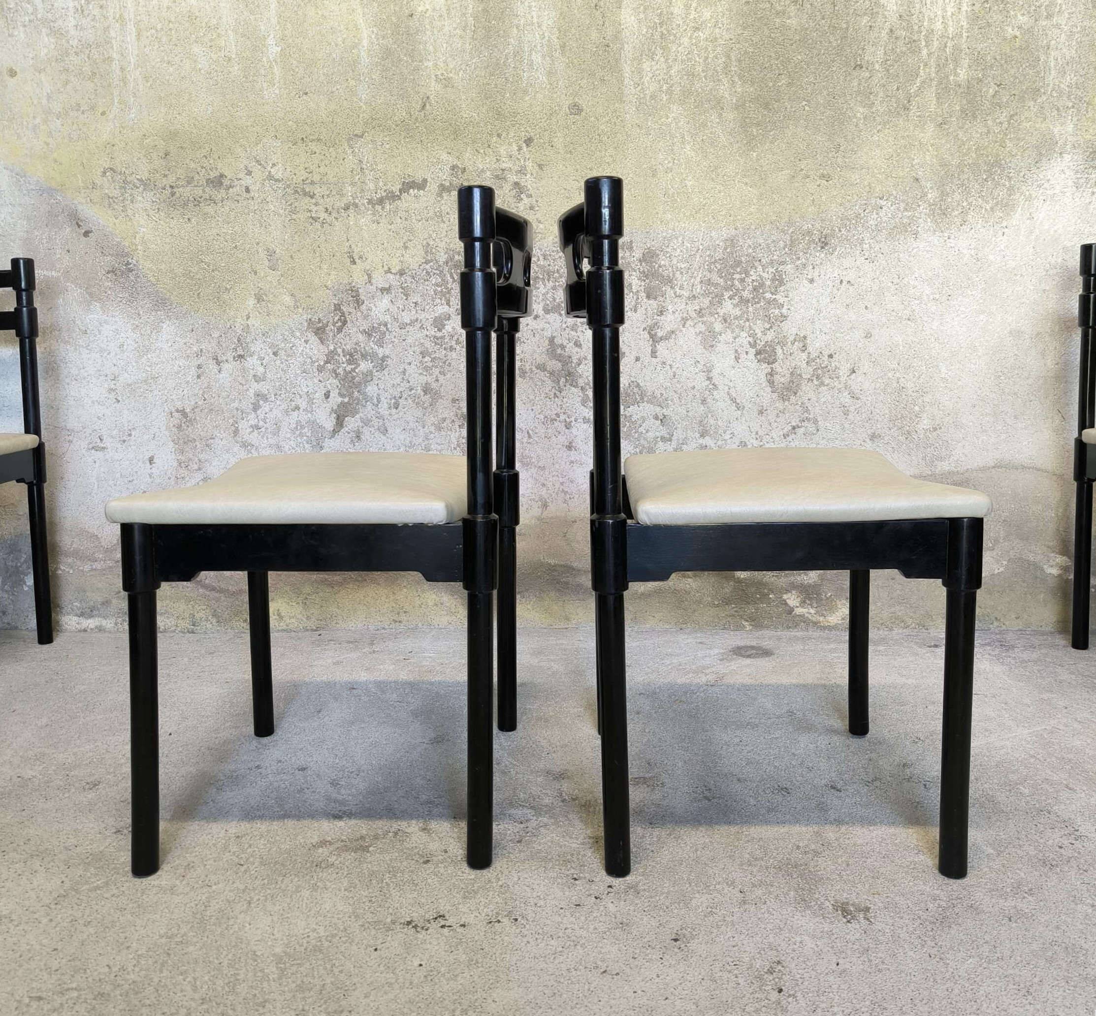6 black lacquered wooden chairs