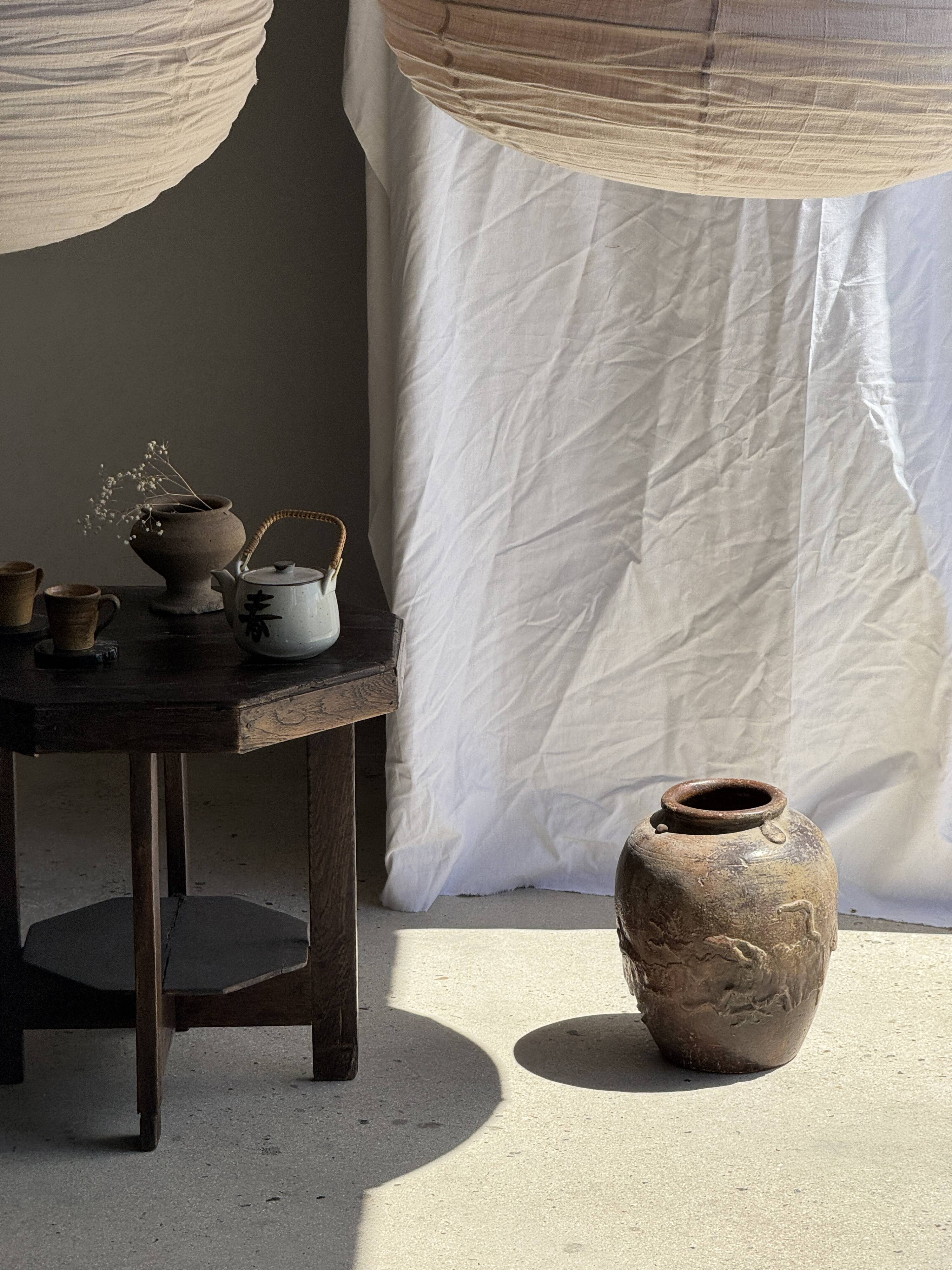 Grande suspension en rotin et lin naturel japonisante ovale aplatie rosée