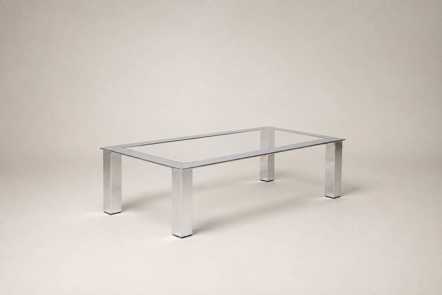 Table basse moderniste en acier chromé et verre clair — Europe, vers 1970