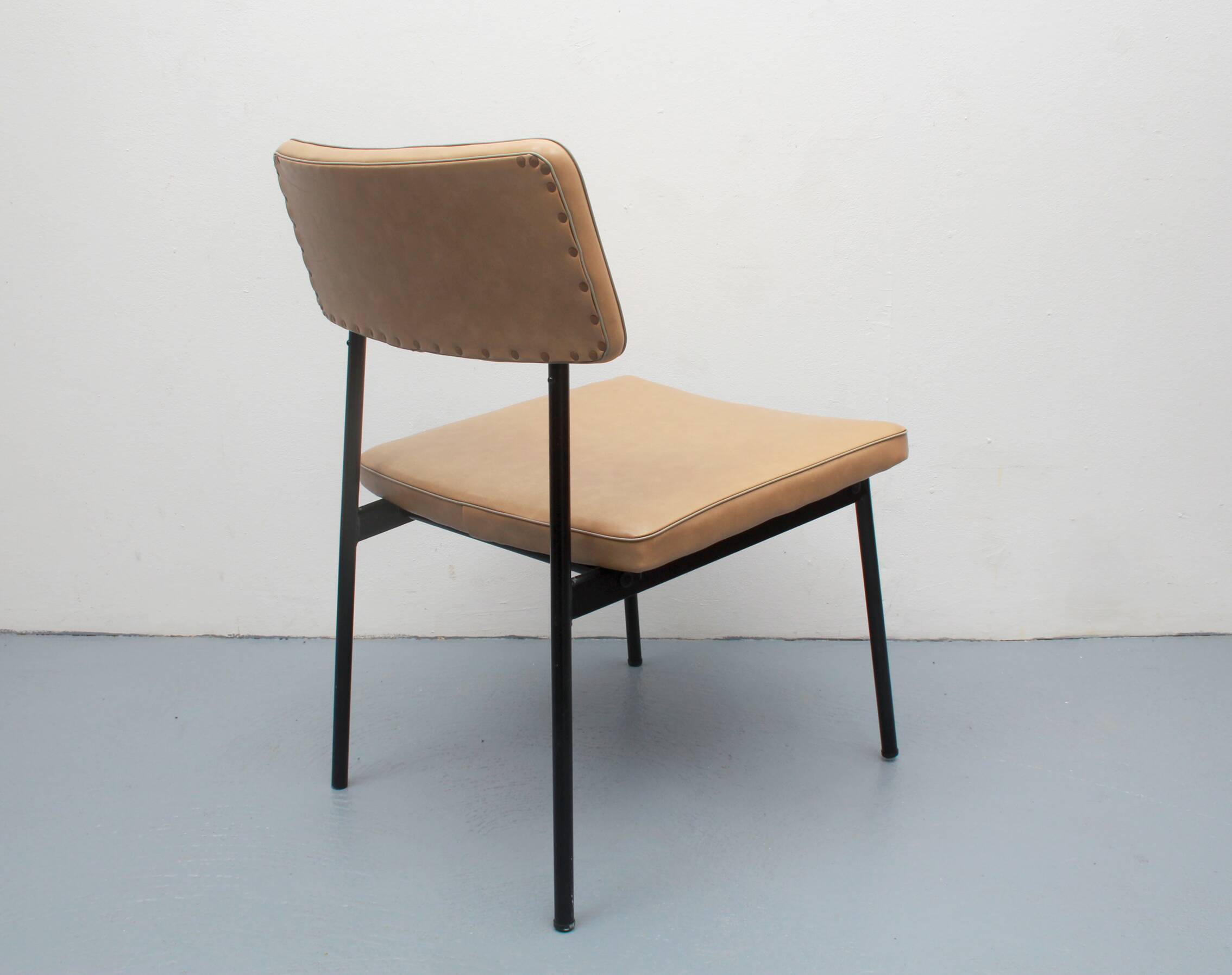 1950s chair in beige leatherette