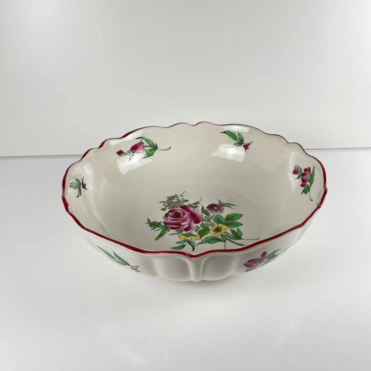 Fluted edge salad bowl model Réverbère by KG Lunéville