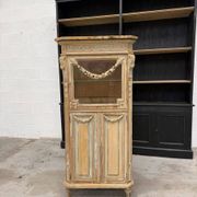 Louis XVI display cabinet from the early 20th century.