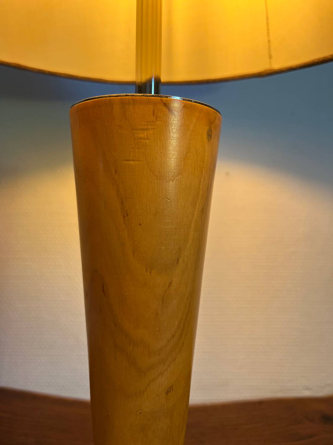 Art Deco table lamp in wood and silver metal